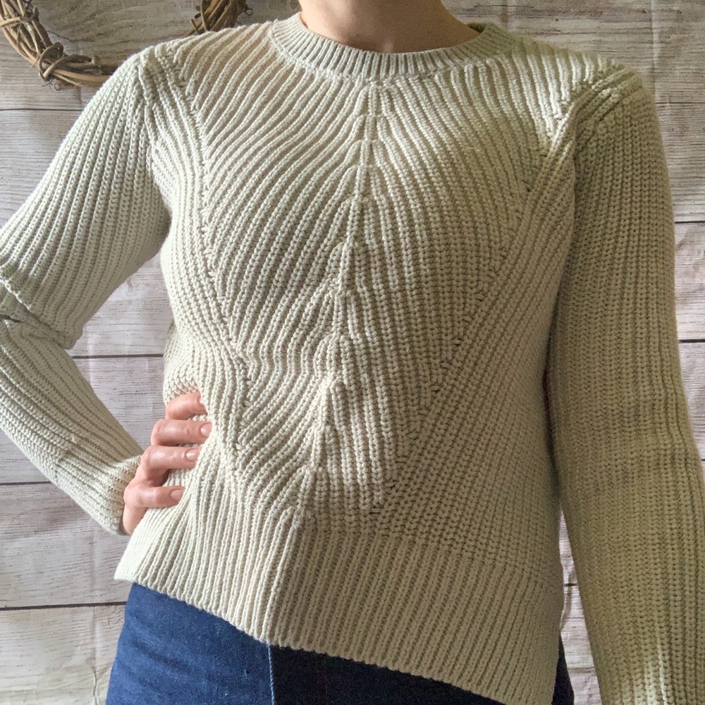 Cableknit sweater size xs mint green
